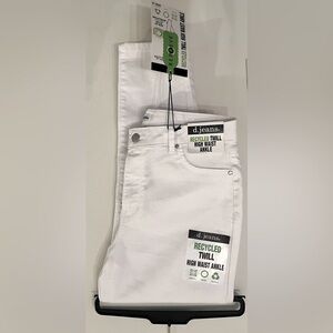 Women’s d.jeans white jeans, size 12, straight leg